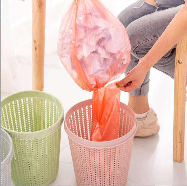 Garbage bins with automatic garbage bags